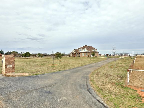 3rd image of 142 Country Pl S