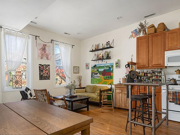 4th image of 1066 N Hermitage Ave #2F