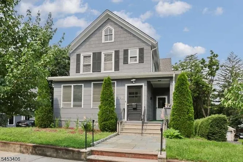 2 bed, 1.0 bath, $3,200 — Photo 2