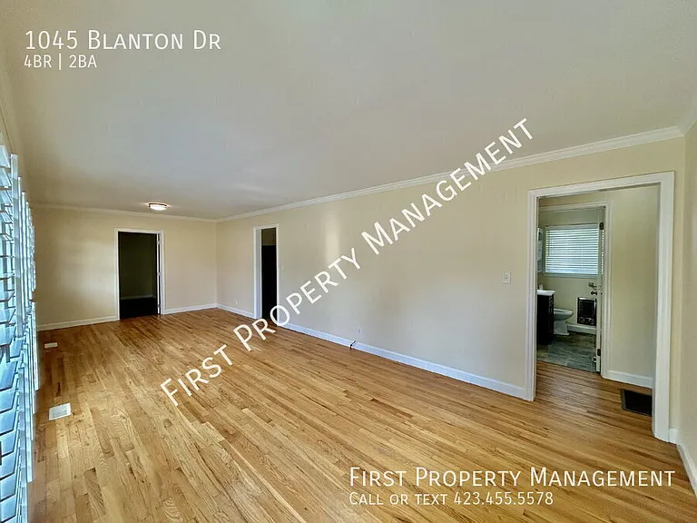 1045 Blanton Dr — Photo 3