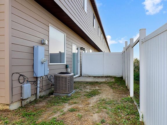 4th image of 5809 Victoria Ave Unit A