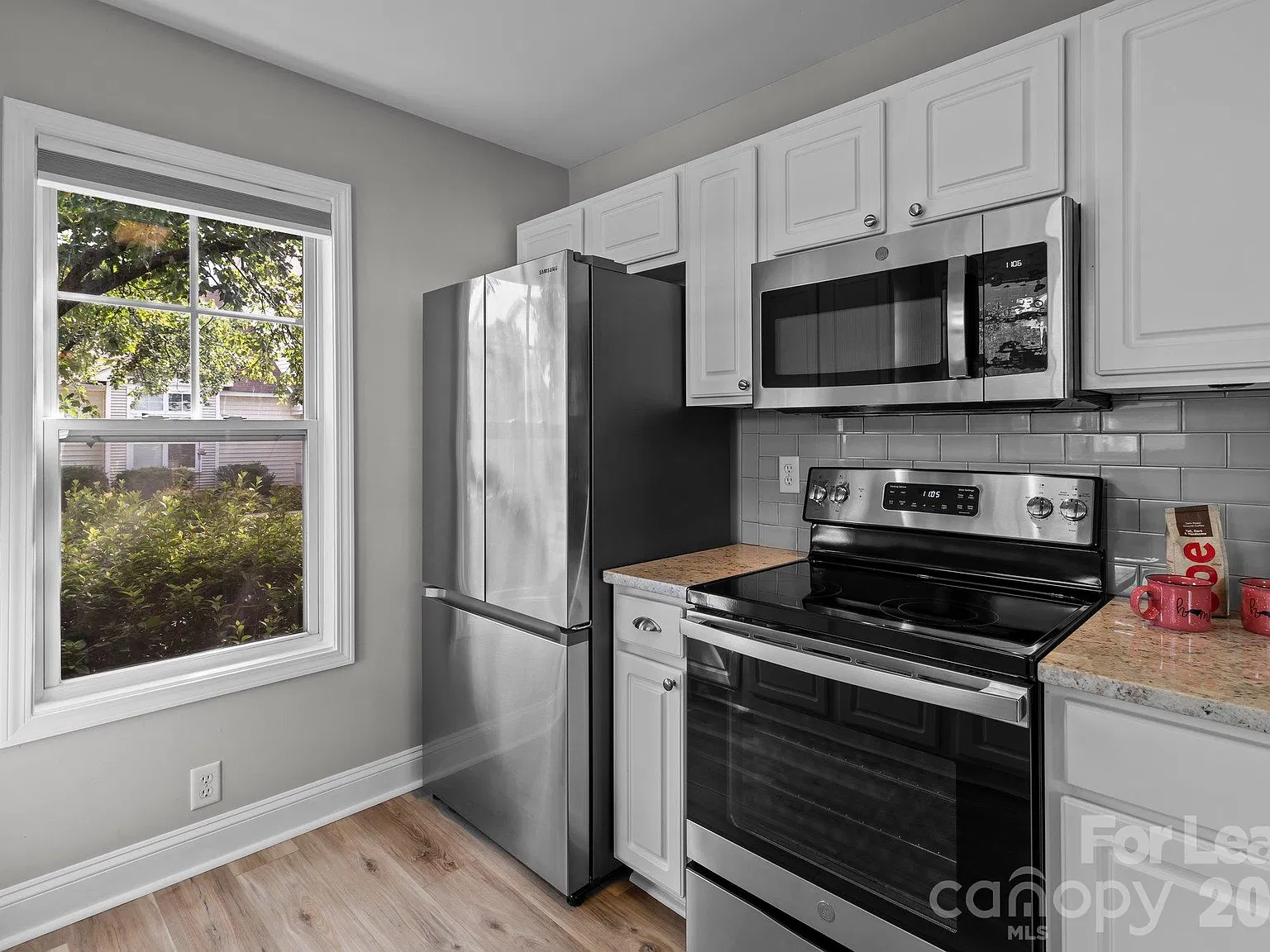 3 bed, 2.5 bath, 1445 sqft, $2,300 — Photo 4