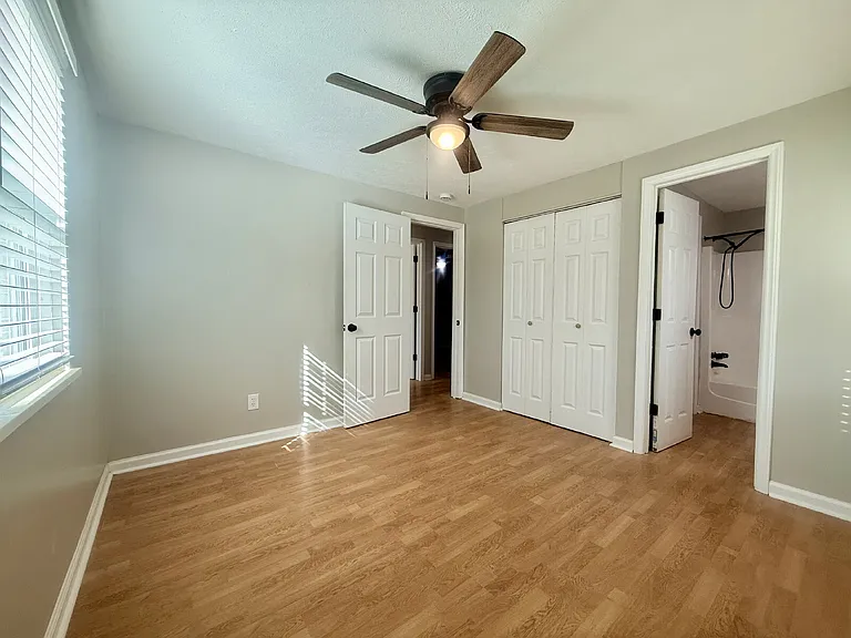 2346 Lake Ave — Photo 4