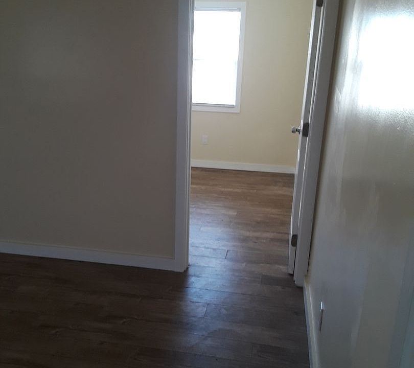 2nd image of 256 W 117th St APT 8