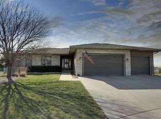 108 Mulligan Cir, Waverly, IA 50677