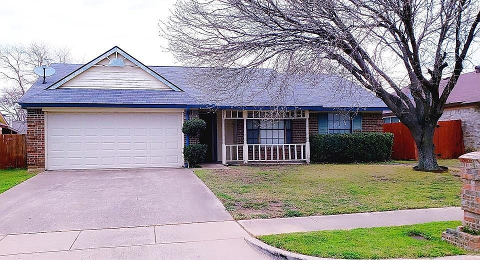 2nd image of 204 Creekwood Ln