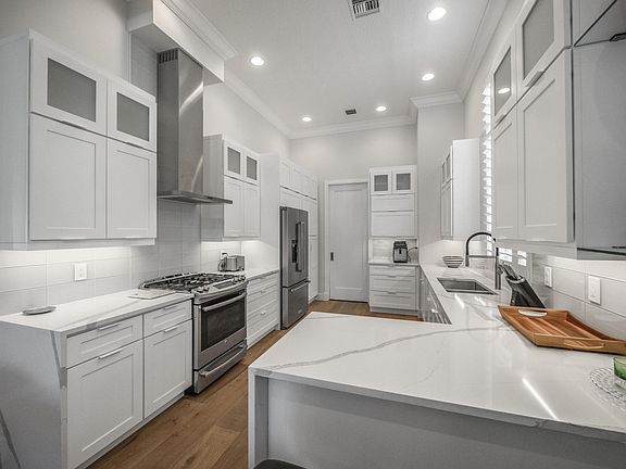 5th image of 13 Laguna Court