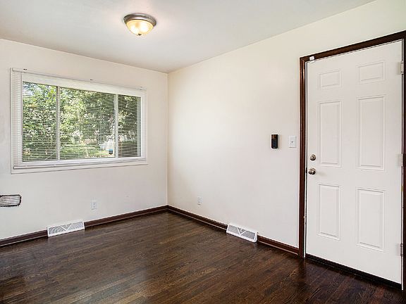 5th image of 11312 McKinley Ave