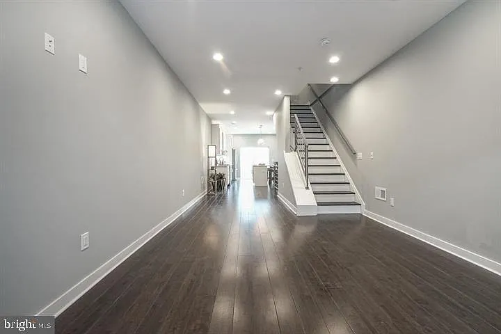 4 bed, 3.0 bath, 2600 sqft, $3,000 — Photo 4
