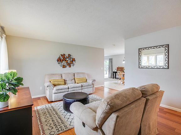 4th image of 14692 Tiffany Ct