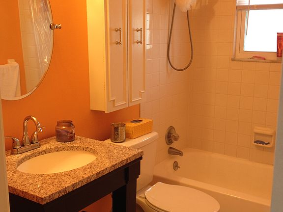 4th image of 121 Basswood Cir