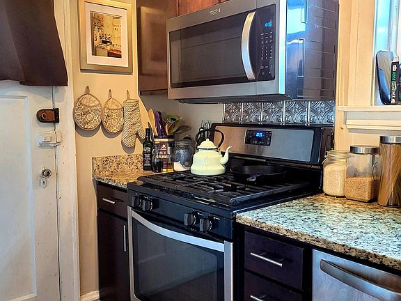 3rd image of 4891 N Hermitage Ave APT 1B