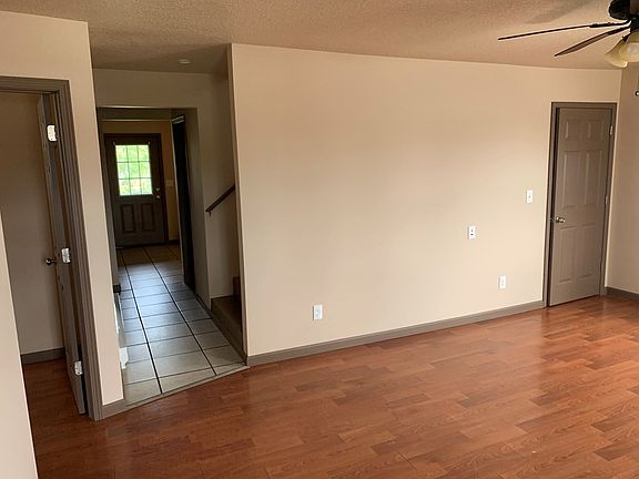 5th image of 410 N Main St