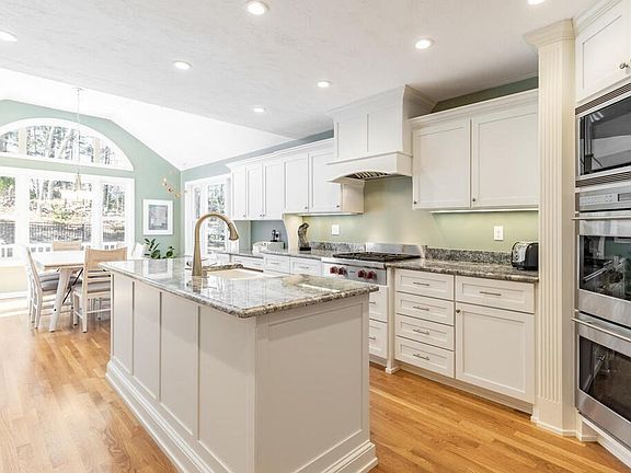 5th image of 152 Blanchette Dr