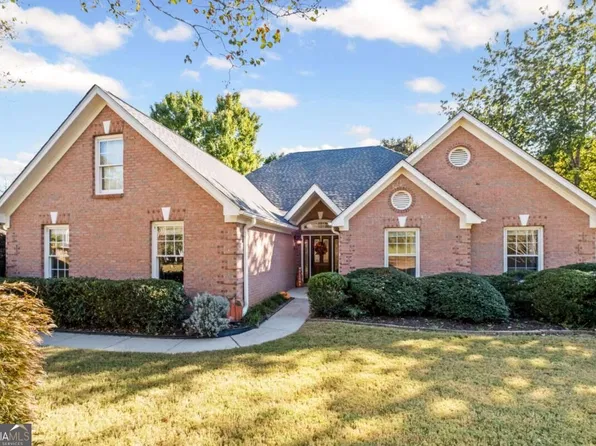 525 Silverberry Ln, Sugar Hill, GA 30518