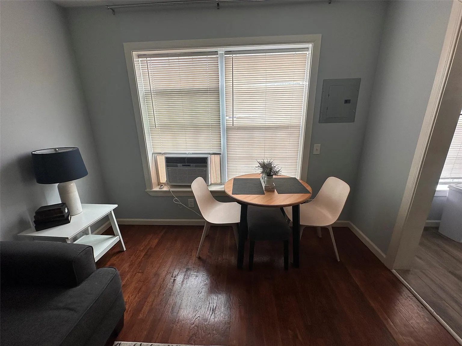 1 bed, 1.0 bath, 500 sqft, $1,000 — Photo 3