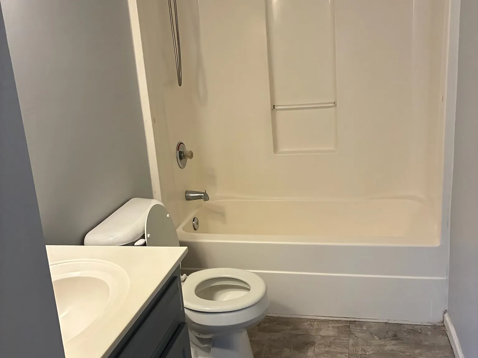 3 bed, 1100 sqft, $1,840 — Photo 4