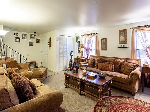 3rd image of 95 Fairgreen Dr
