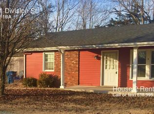 1511 S Division St, Carterville, IL 62918