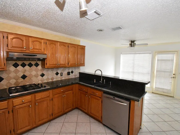 9007 Woodleigh Dr — Photo 4