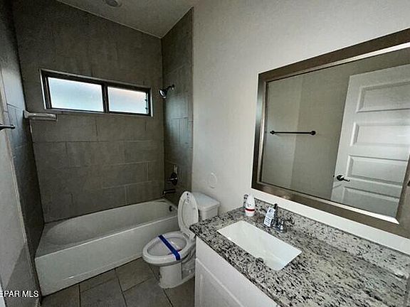 5th image of 13684 Lago Vista Ave