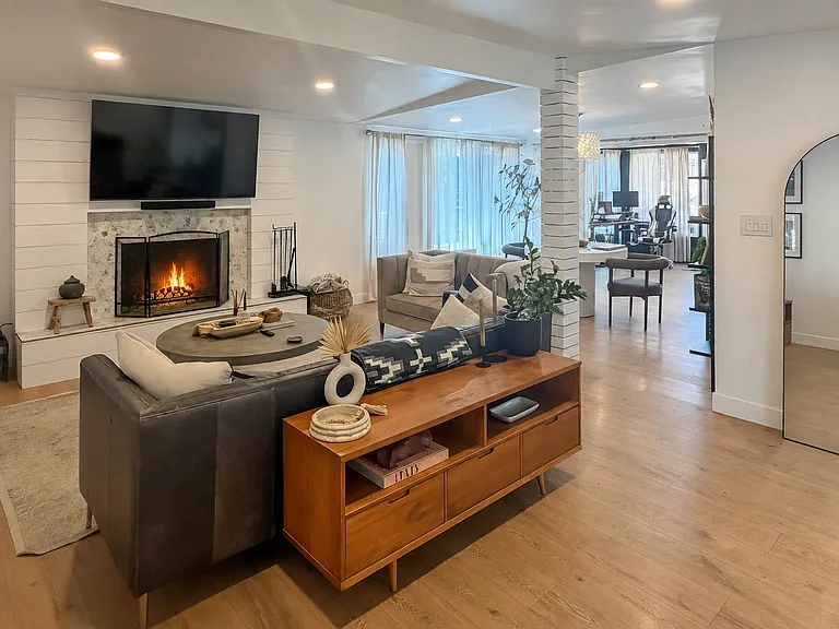 4822 Chateau Dr — Photo 3