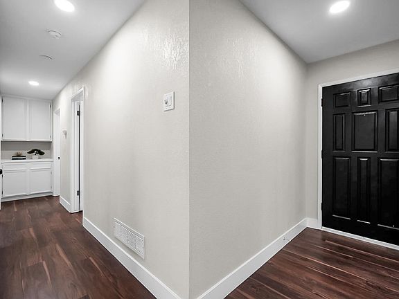 5th image of 1220 Sonoma Ave