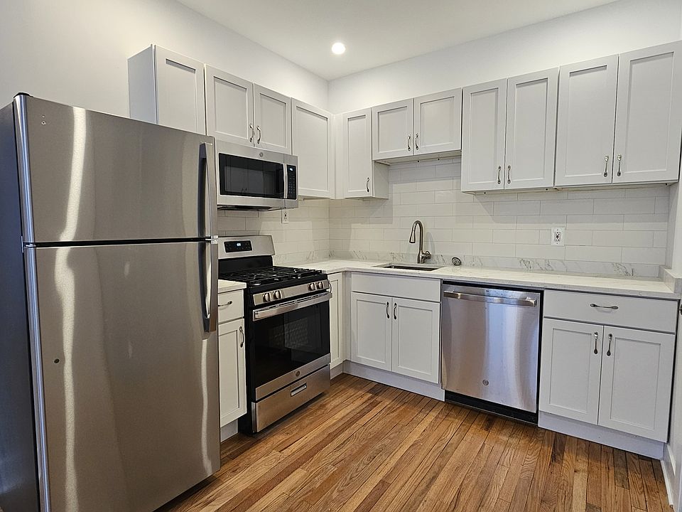 1st image of 1022 W Loyola Ave #3