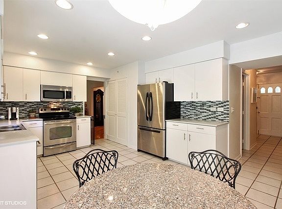 4th image of 3128 N Windsor Dr