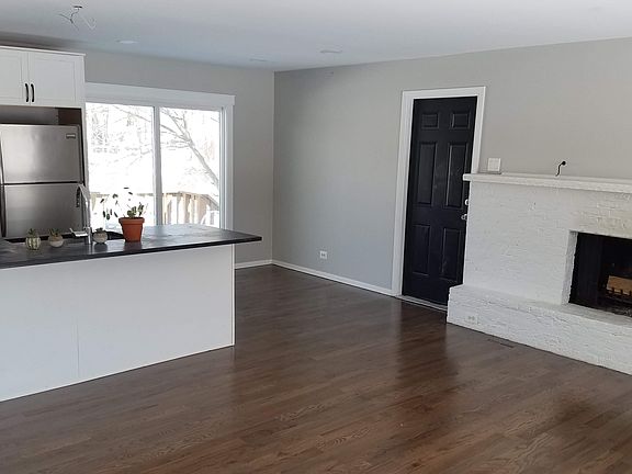 4th image of 320 Sydenham St