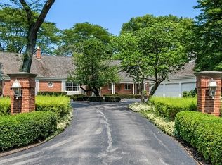 125 Red Barn Ln, Northfield, IL 60093