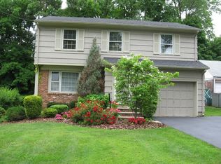 38 Sherbrooke Pkwy, Livingston, NJ 07039