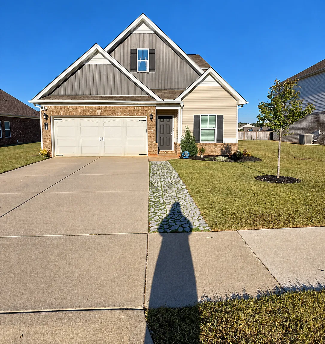 4 bed, 2.5 bath, 2300 sqft, $2,300 — Photo 1