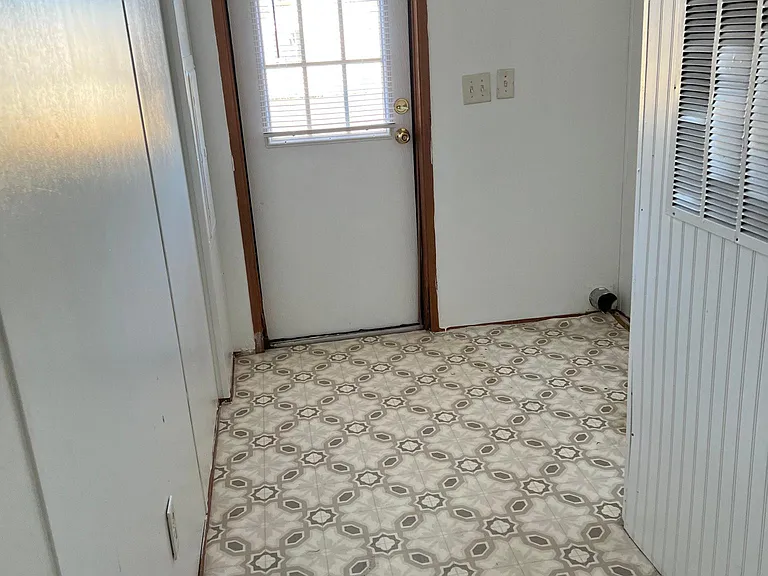 637 Colonial Dr — Photo 27