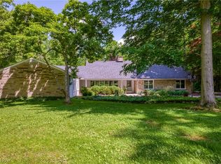 235 Meadowood Ln, Moreland Hills, OH