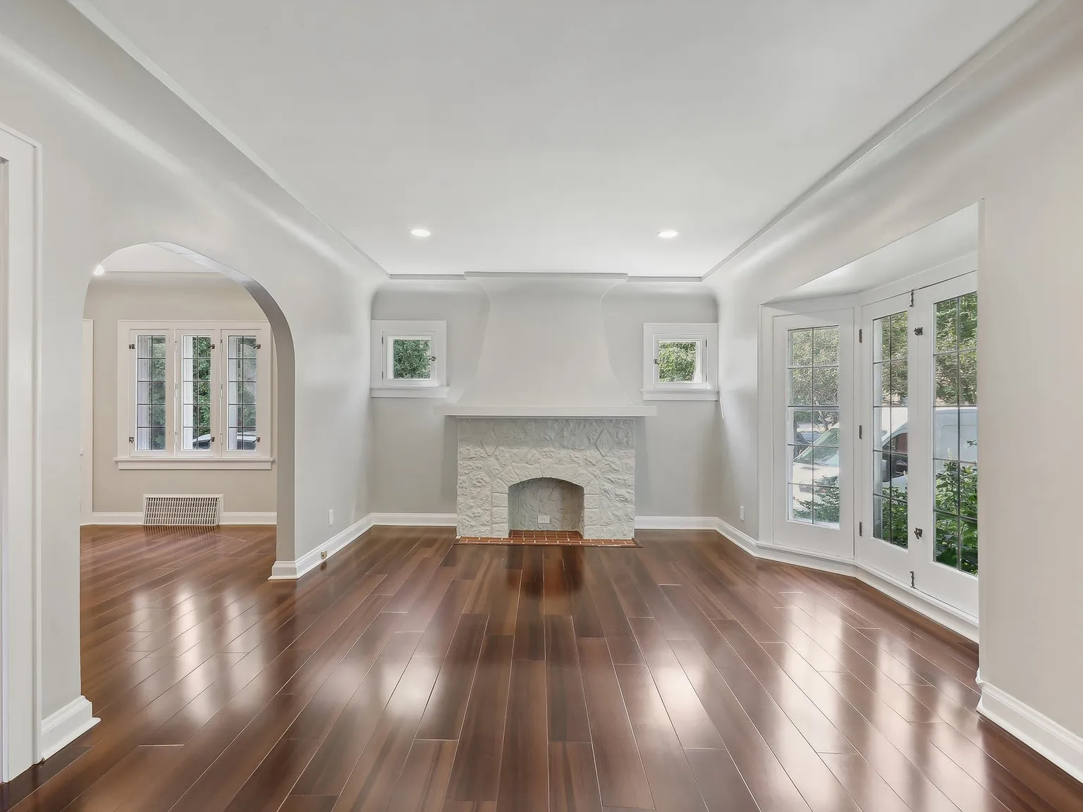1 bed, 1000 sqft, $1,599 — Photo 2