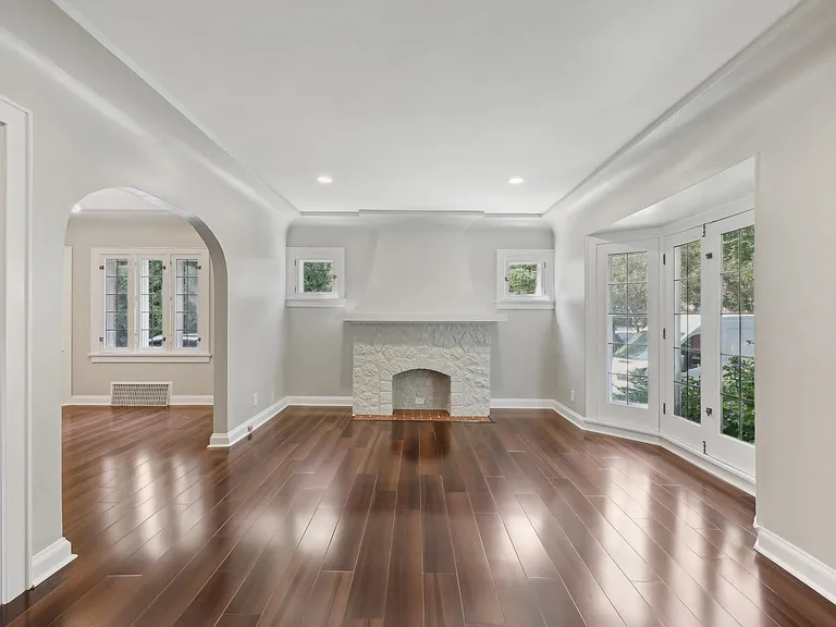 1416 Martha Washington Dr — Photo 2