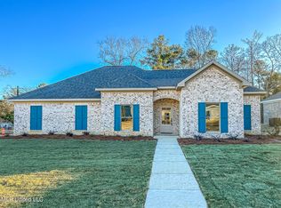 993 Riverside Ln, Pearl, MS