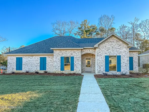 993 Riverside Ln, Pearl, MS 39208