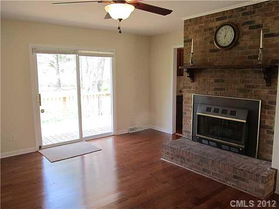 5th image of 3014 Helen Dr