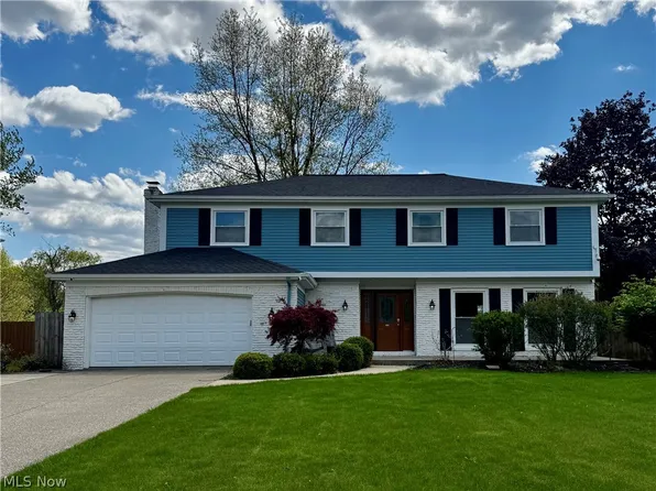 17051 Hunting Meadows Dr, Strongsville, OH 44136