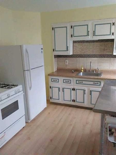 2nd image of 2037 Ley St