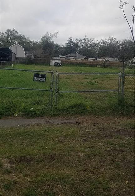 2nd image of 560 Oak Ave