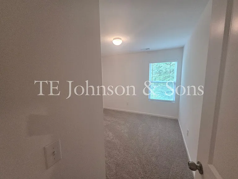 223 Latrobe Ln — Photo 17