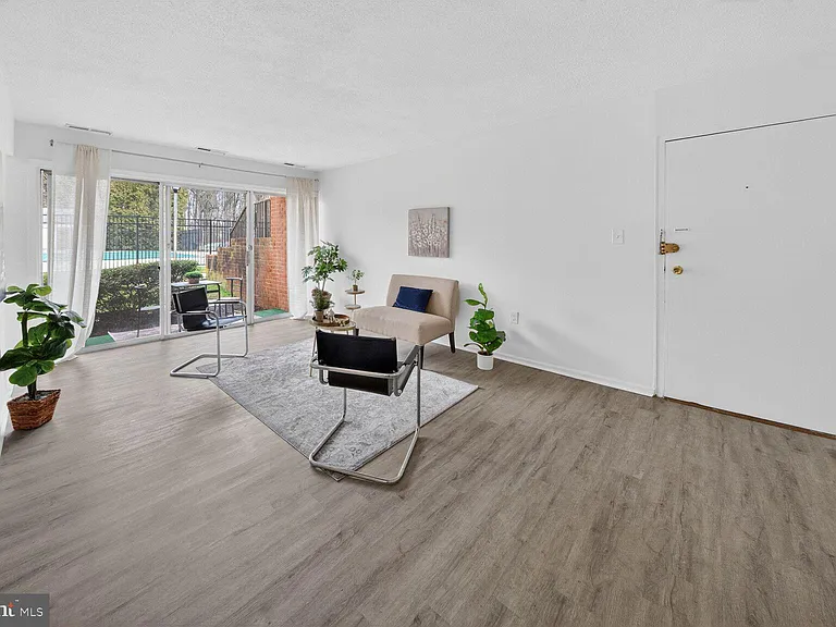 868 College Pkwy #102 — Photo 3