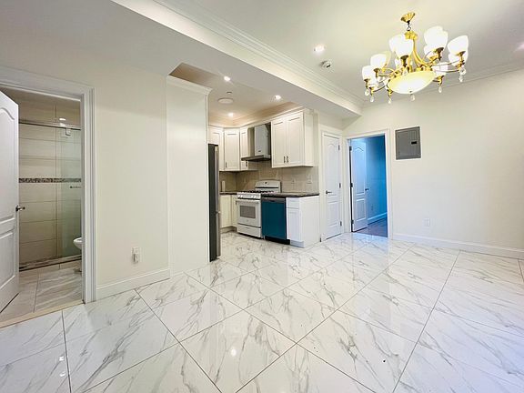 3rd image of 151 18th Ave Floor 1