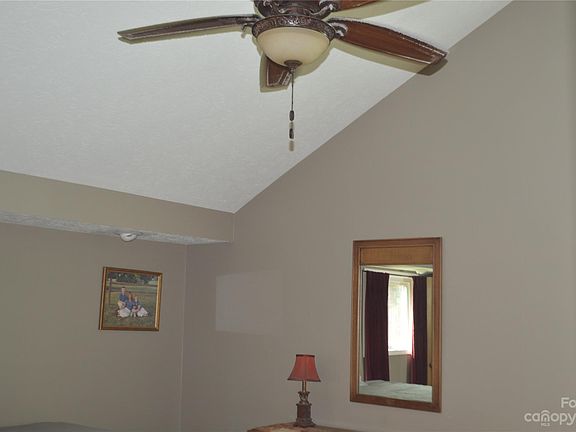 5th image of 206 Stonebrook Dr