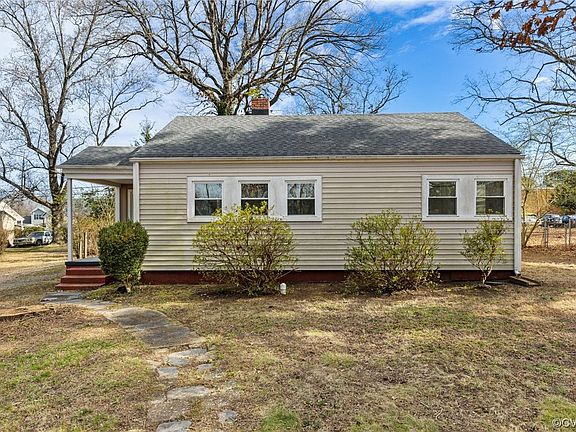 2nd image of 1001 Bradley Ln