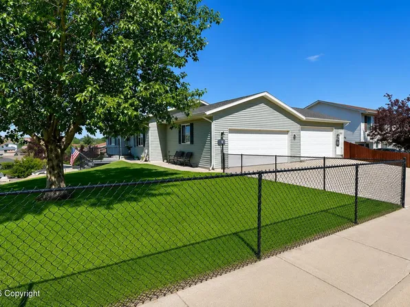 1424 Beaver Dr, Gillette, WY 82718