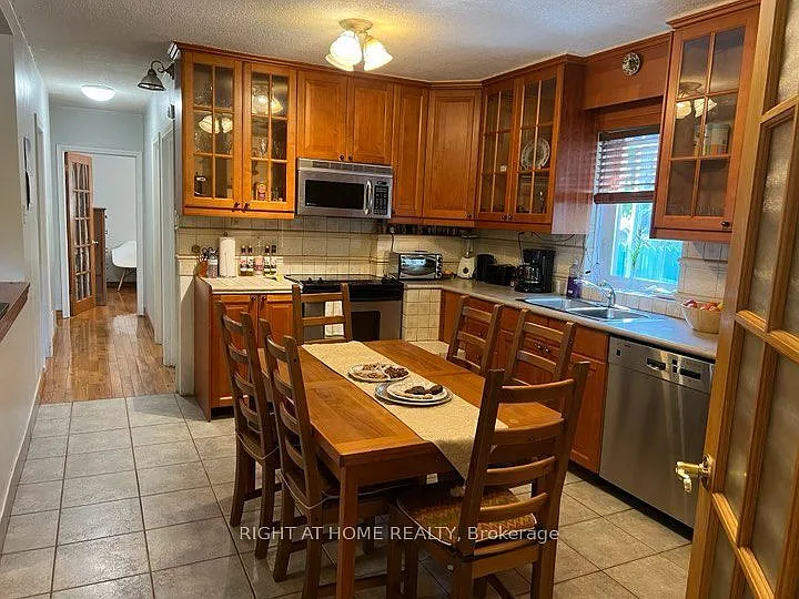 3 bed, $2,450 — Photo 2